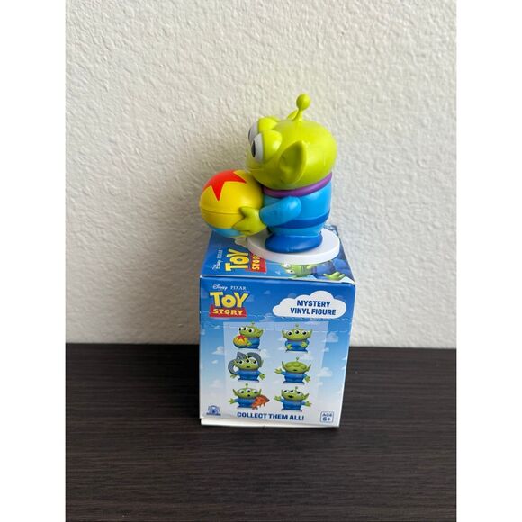 Disney Pixar Toy Story Alien Mystery Vinyl Figure - Ball - Picture 4 of 5